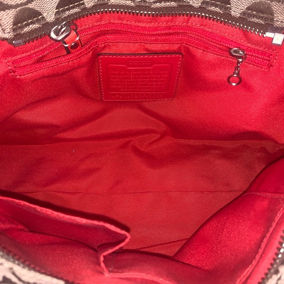 Coach Hamptons Signature Medium Carryall Tote this handbag is in great condition - Picture 5 of 8